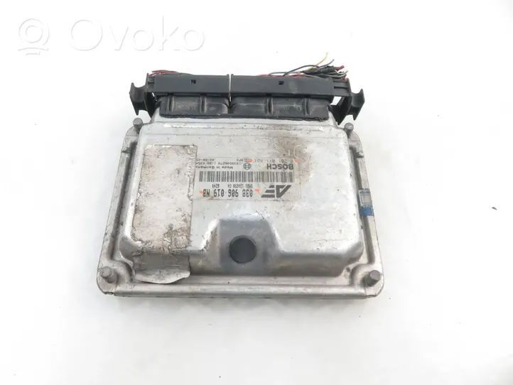 Ford Galaxy Calculateur moteur ECU 0281011821