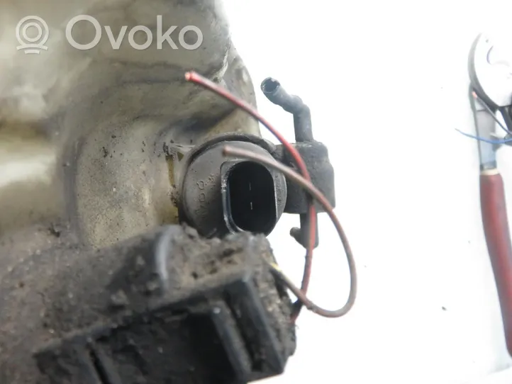 Audi A4 S4 B7 8E 8H Serbatoio/vaschetta liquido lavavetri parabrezza 8E0955451AP