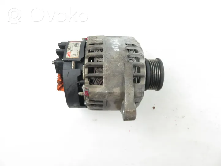 Opel Zafira B Generator/alternator 