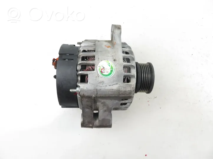 Opel Zafira B Generator/alternator 