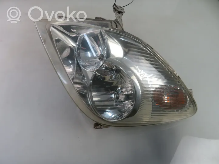 Toyota Corolla Verso E121 Lampa przednia 