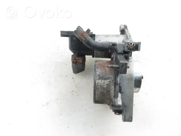 Ford Mondeo Mk III Vacuum pump 