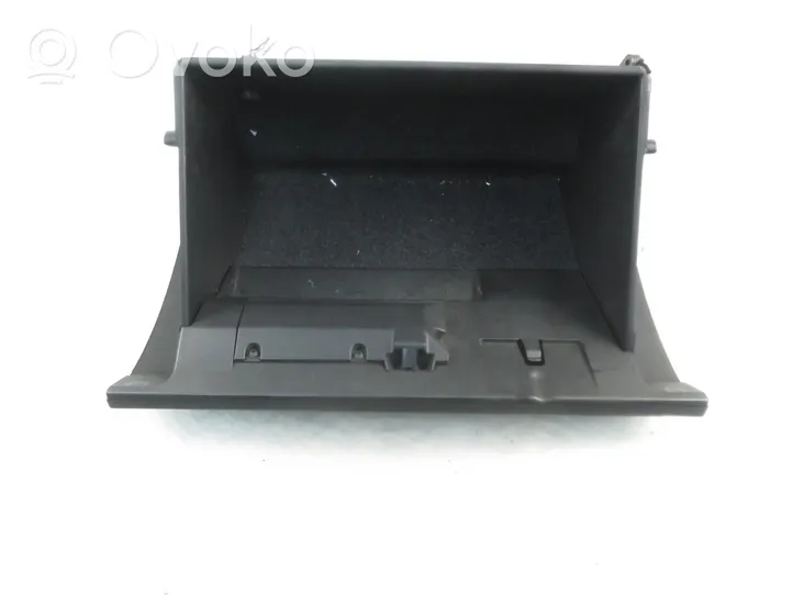 Ford Mondeo Mk III Glove box 