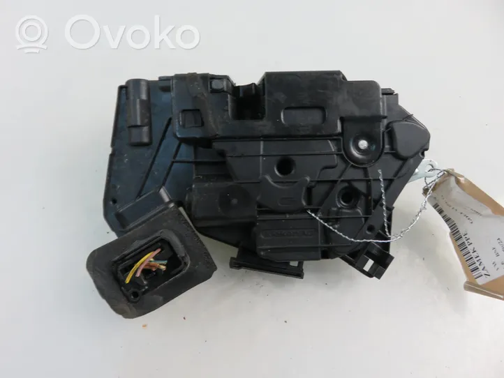 Volkswagen Golf VI Front door lock 