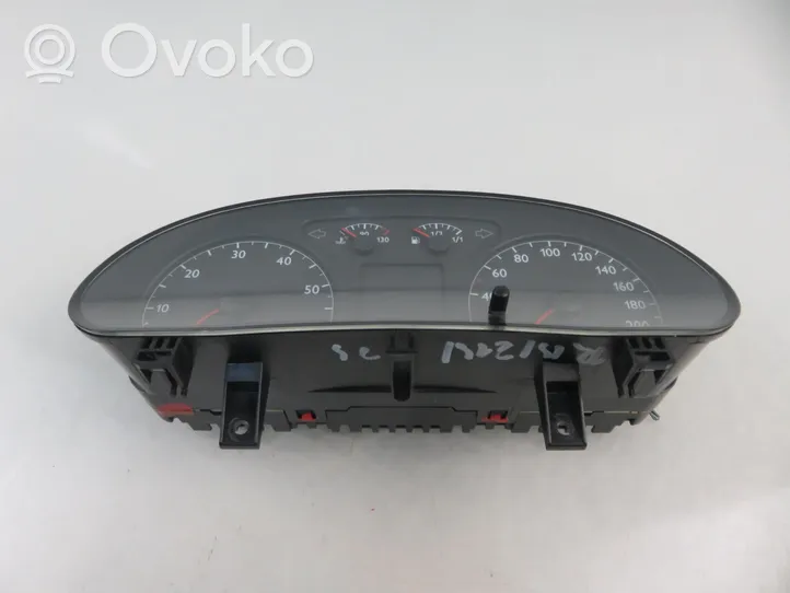 Volkswagen Polo IV 9N3 Geschwindigkeitsmesser Cockpit 