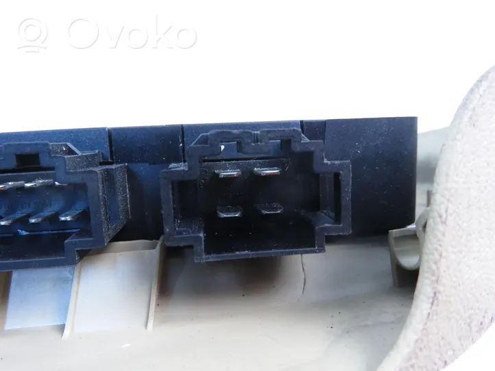 Audi A4 S4 B7 8E 8H Interruttore di controllo del sedile 8E0959777