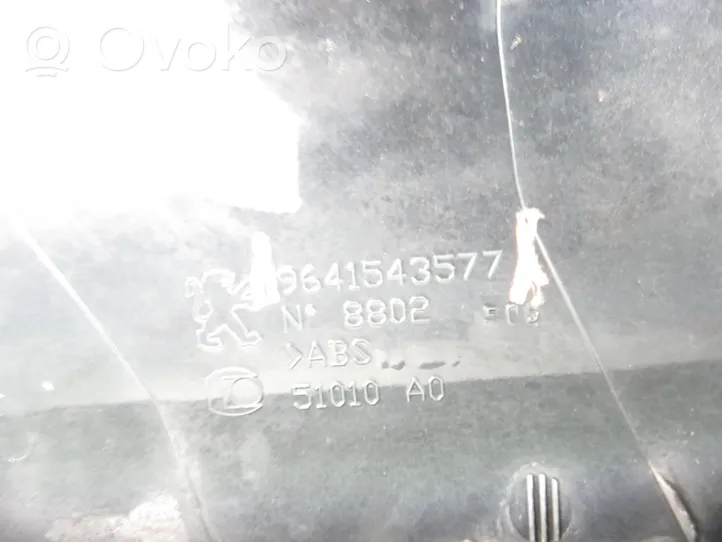 Peugeot 206 Takaluukun/tavaratilan spoileri 9641595480B