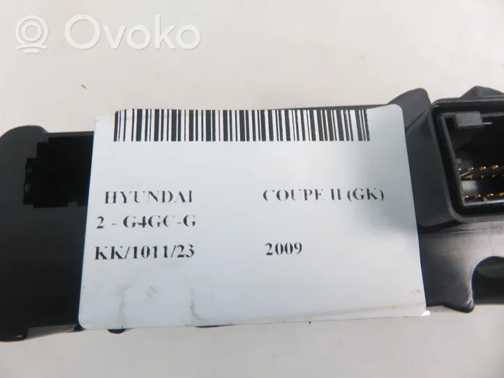 Hyundai Coupe Botón interruptor de luz de peligro 25000001800H