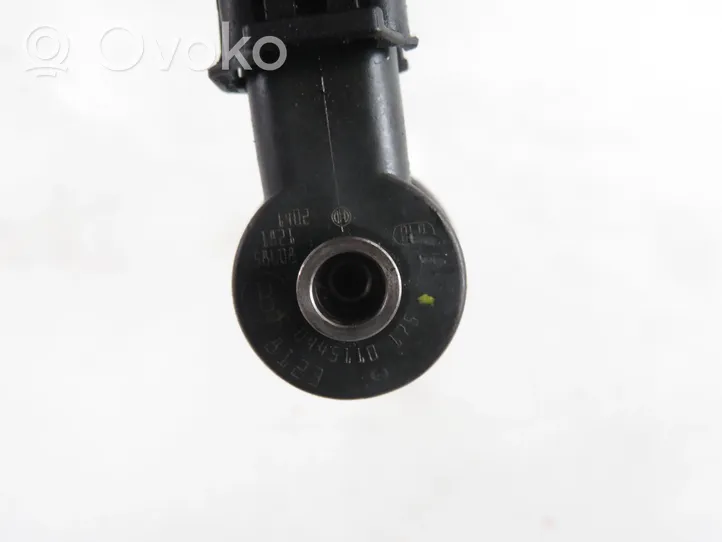 Opel Astra H Fuel injector 