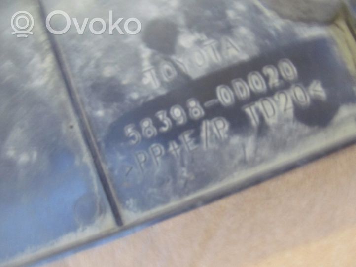 Toyota Yaris Takapuskurin alustan suoja välipohja A583980D020
