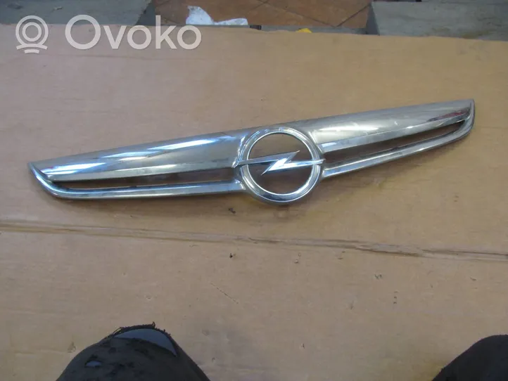 Opel Corsa D Grille de calandre avant 13286001