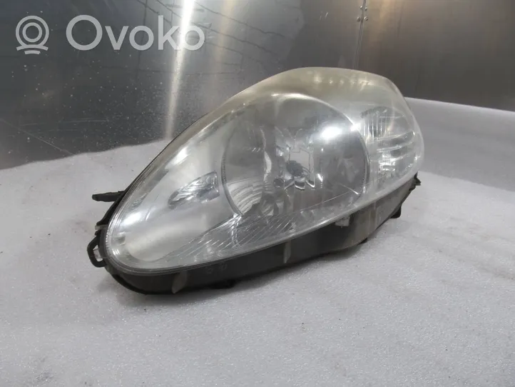 Fiat Grande Punto Lampa przednia 89101387