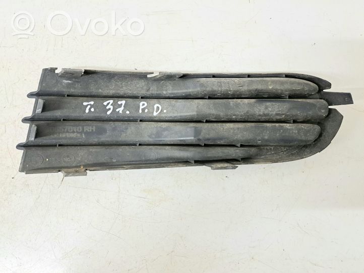 Volvo V50 Mascherina inferiore del paraurti anteriore 30657010