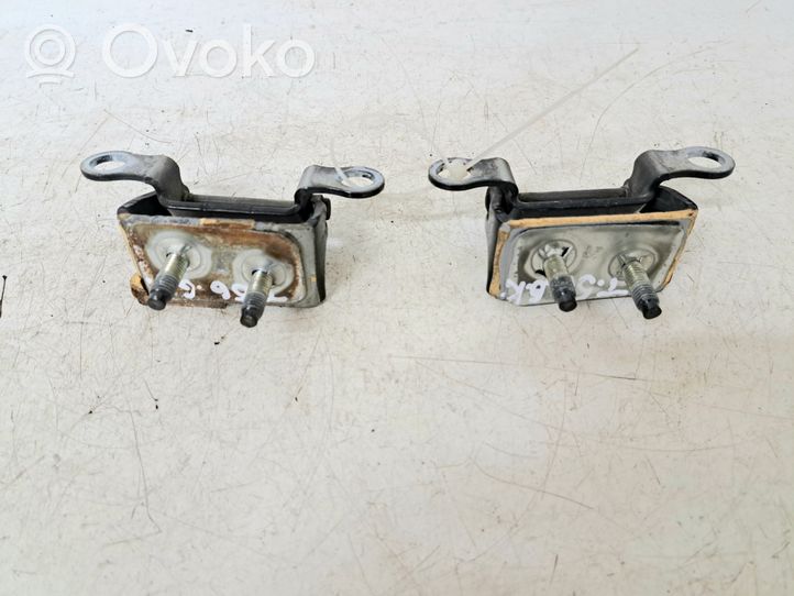 Volvo V50 Tailgate/trunk/boot hinge 