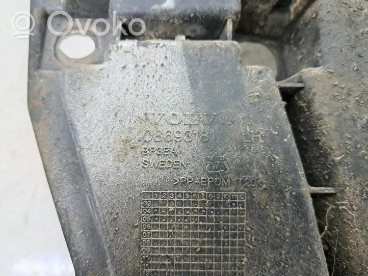 Volvo V70 Uchwyt / Mocowanie zderzaka przedniego 08693181