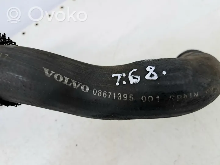 Volvo V70 Tubo flessibile del liquido di raffreddamento del motore 08671395