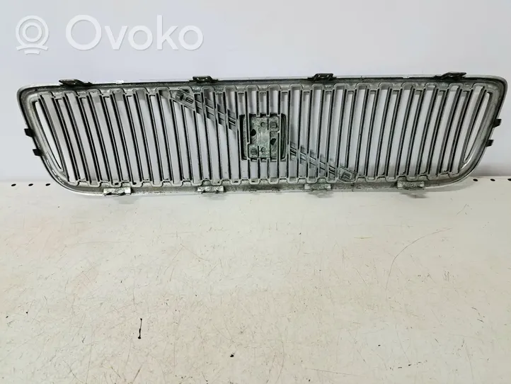 Volvo V70 Grille calandre supérieure de pare-chocs avant 