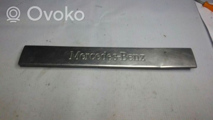 Mercedes-Benz ML W163 Takaoven kynnyksen suojalista A1636861620