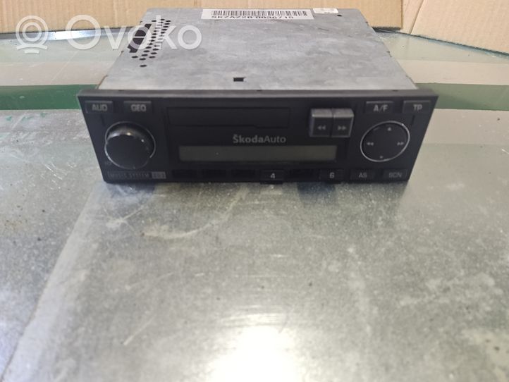 Skoda Superb B5 (3U) Panel / Radioodtwarzacz CD/DVD/GPS 1U0035160B