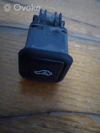 Volkswagen PASSAT B5.5 Alarm switch 4B0962109A