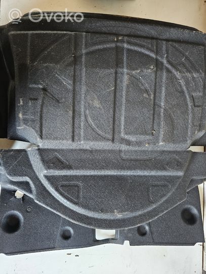 Volkswagen Touareg II Tappetino di rivestimento del bagagliaio/baule 