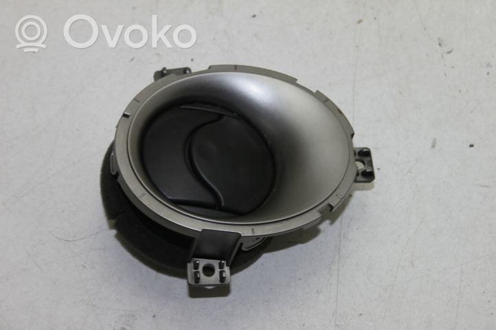 Nissan Juke I F15 Copertura griglia di ventilazione laterale cruscotto 68761