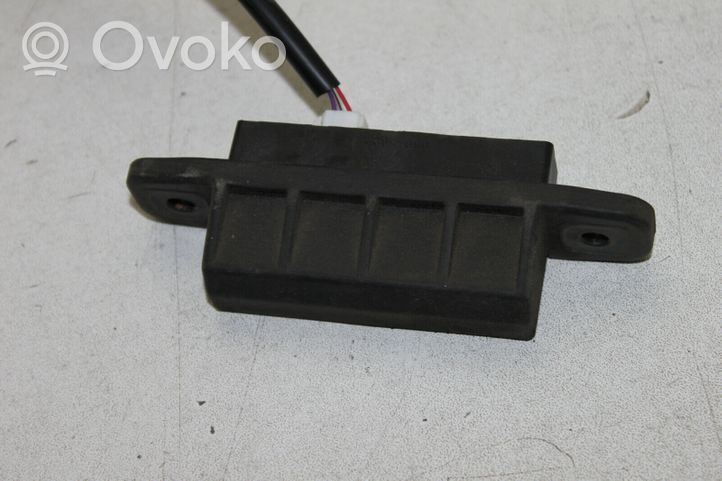 Toyota Avensis T270 Tailgate opening switch 