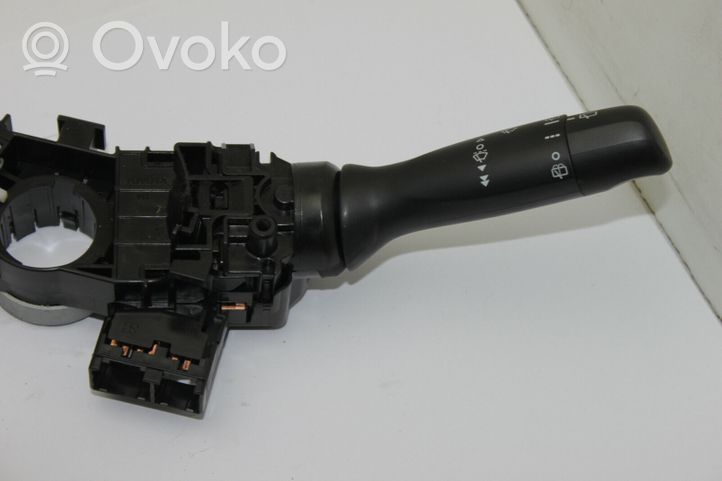Toyota Yaris Interruptor/palanca de limpiador de luz de giro 