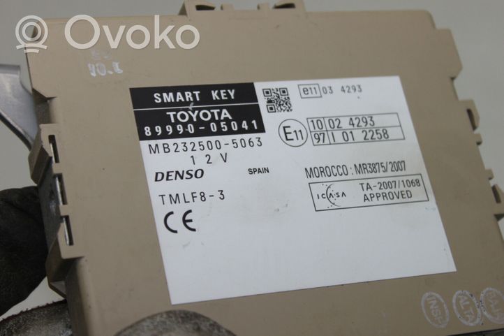 Toyota Avensis T270 Sonstige Steuergeräte / Module 8999005041