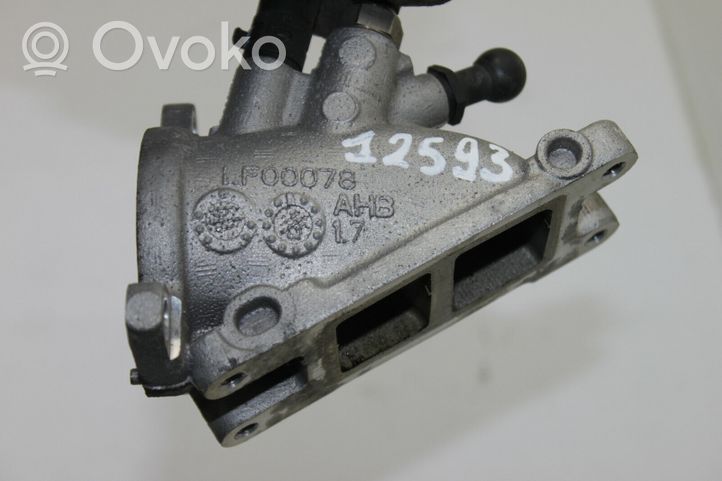 Volkswagen PASSAT B8 Electric throttle body valve 04L128837A