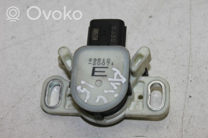 Toyota Avensis T270 Sankabos pedalo daviklis 8951020071