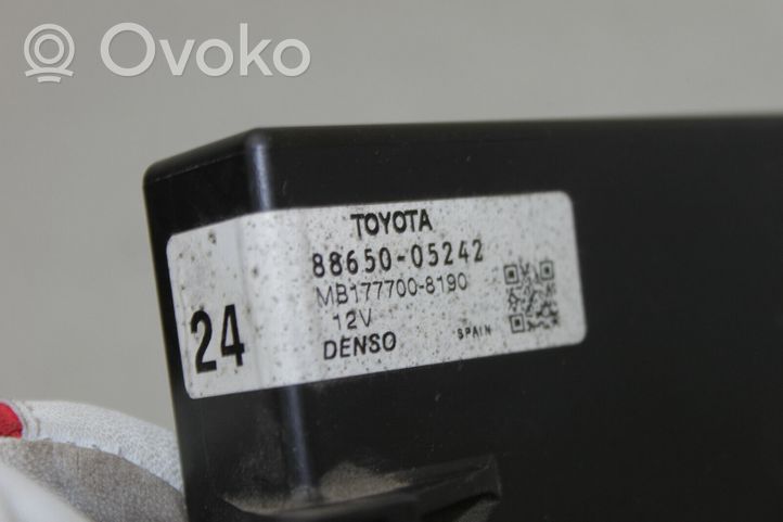 Toyota Avensis T270 Sterowania klimatyzacji / Ogrzewania 8865005242