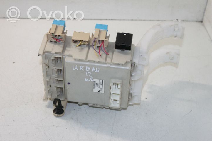 Toyota Urban Cruiser (XP110) Module de fusibles 8273052N00