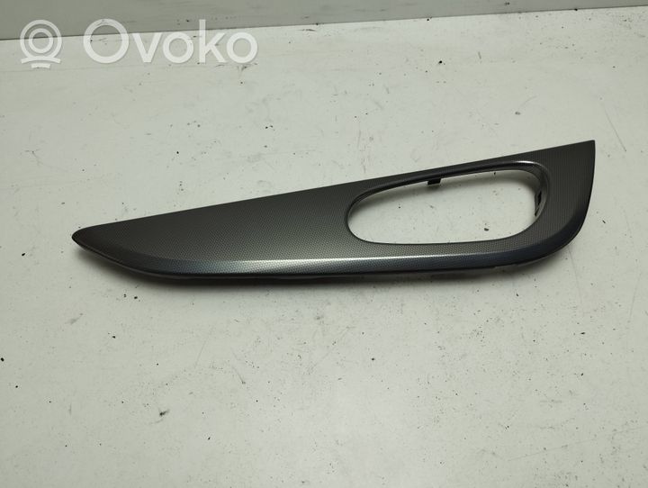 Nissan Qashqai Kita galinių durų apdailos detalė 82683HV51A