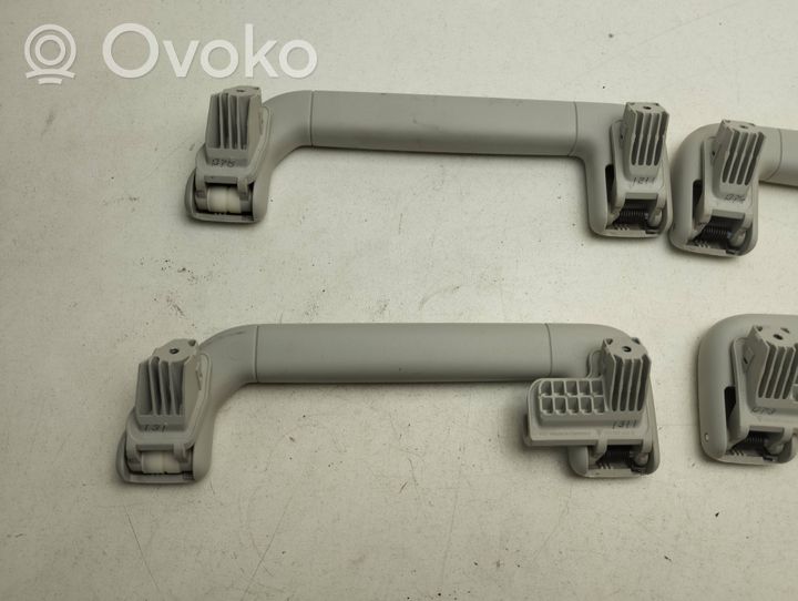 Volkswagen Touareg II Un set di maniglie per il soffitto 7P0857643B