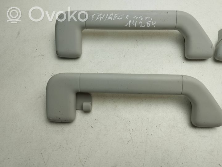 Volkswagen Touareg II Un set di maniglie per il soffitto 7P0857643B