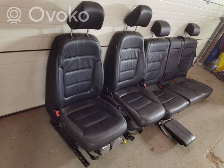 Volkswagen Touareg II Set di rivestimento sedili e portiere 