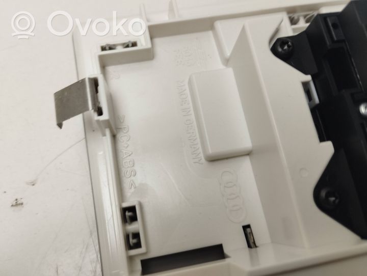 Audi A3 S3 8V Panel oświetlenia wnętrza kabiny 8V0947135C