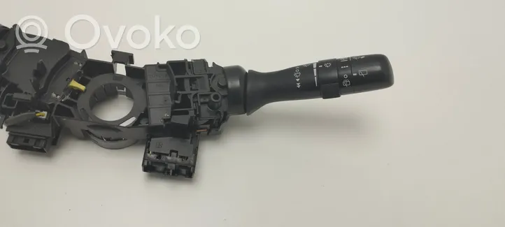 Toyota Verso Leva/interruttore dell’indicatore di direzione e tergicristallo 0520017F421