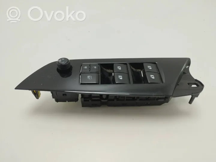 Toyota Prius (XW50) Electric window control switch 8404047070