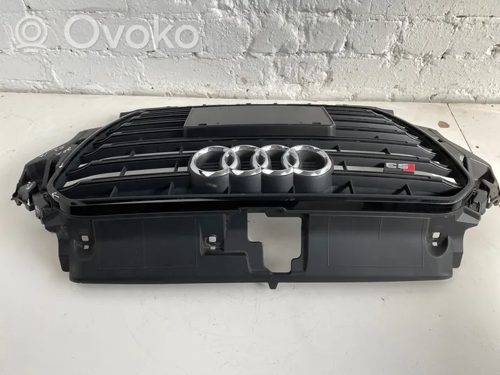 Audi A3 S3 8V Etupuskurin ylempi jäähdytinsäleikkö 8V5853037C