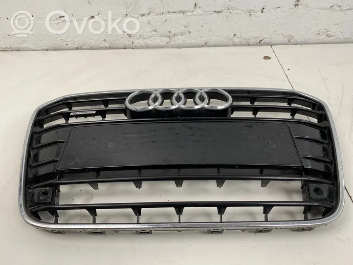 Audi A6 C7 Etupuskurin ylempi jäähdytinsäleikkö 4G0853653