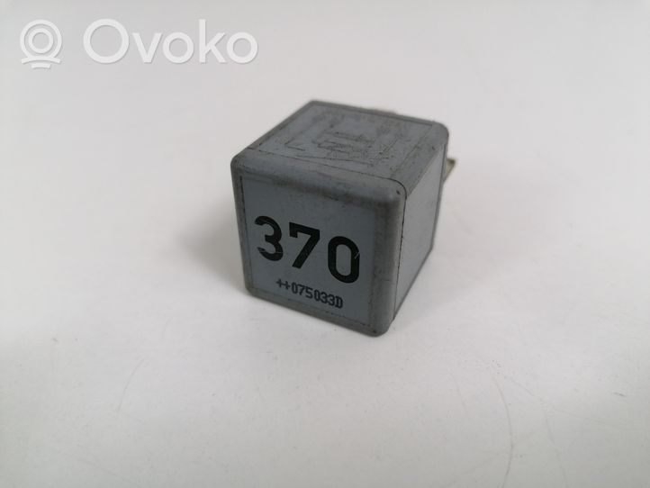 Volkswagen Golf VI Other relay 8D0951253