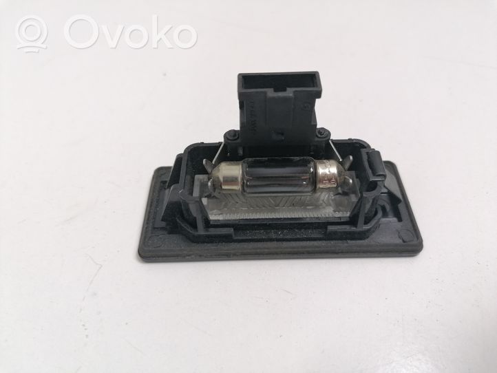 Audi A4 S4 B7 8E 8H Luce targa 8T0943021