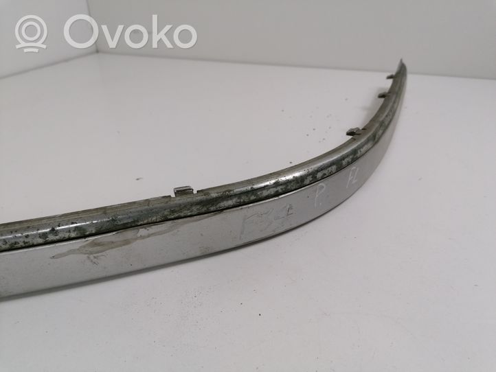 BMW 5 E39 Apdailinė priekinio bamperio juosta 8226561