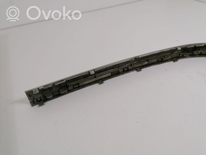 BMW 5 E39 Apdailinė priekinio bamperio juosta 8226561