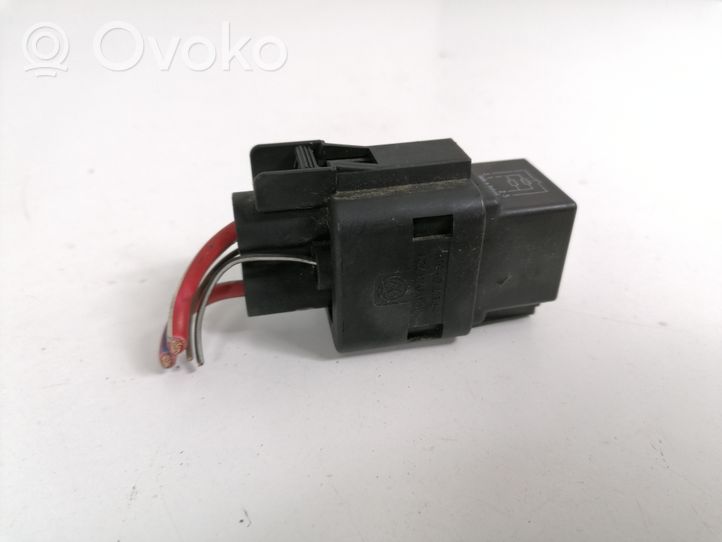 Volkswagen PASSAT CC Przekaźnik / Modul układu ogrzewania wstępnego 3B0951253