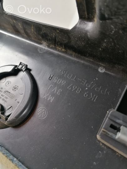 Volkswagen Golf VI Takaluukun alaosan verhoilu 1K9867605B