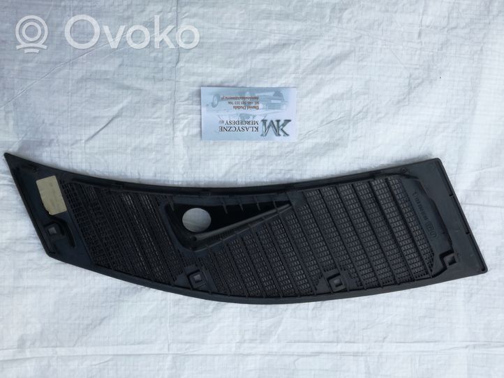 Mercedes-Benz E W123 Rivestimento del tergicristallo 1238360165