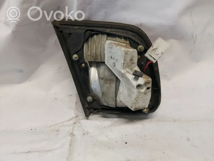 Mazda Xedos 9 Lampy tylnej klapy bagażnika 22661882